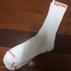 BRAND NEW SUPREME SOCKS